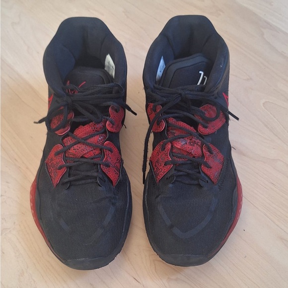 Kyrie Infinity - Picture 2 of 5